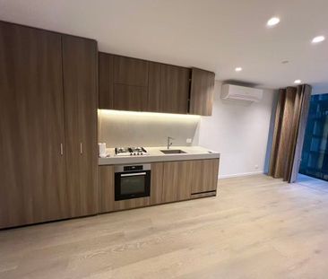 Modern 1-Bedroom Apartment in Prestigious St Boulevard - Photo 1