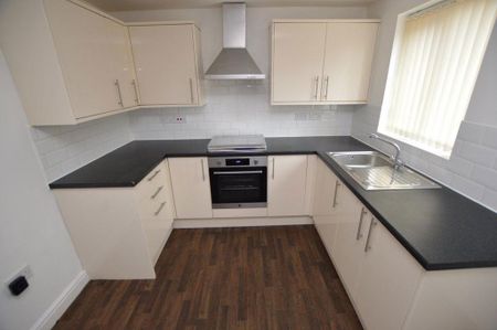 3 bedroom semi-detached house to rent - Photo 5