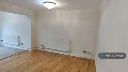 4 bedroom detached house to rent - Photo 2