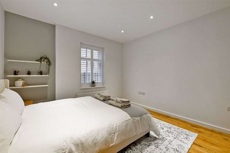 Short let: A very high-specification and furnished apartment with off-street parking in a much sought after Windsor town location. - Photo 3