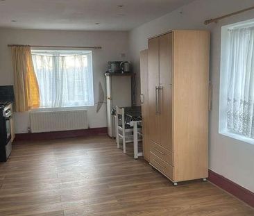 Weir Hall Road, N18 - Photo 2