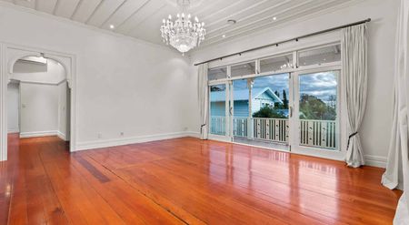 Beautiful 3-Bedroom Character Villa – Western Springs - Photo 3