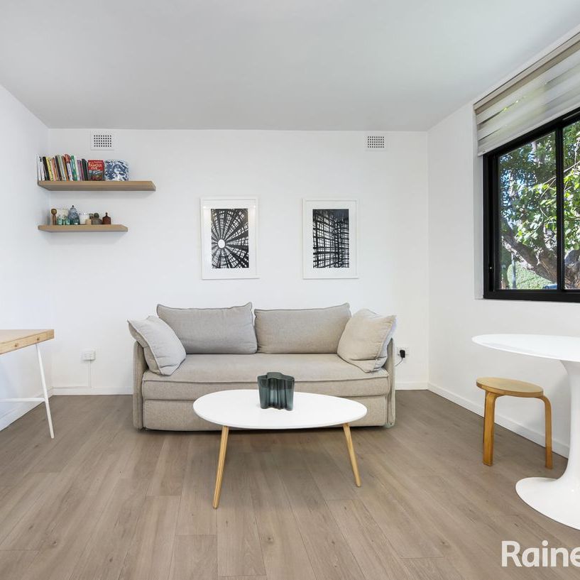 Modern One Bedroom Apartment - Photo 1