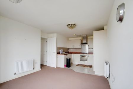 2 bed flat to rent in Bath Road, Hounslow, TW3 - Photo 4