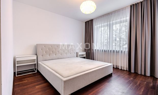 Warszawa, Wilanów, ul. Zygmunta Vogla - Photo 1