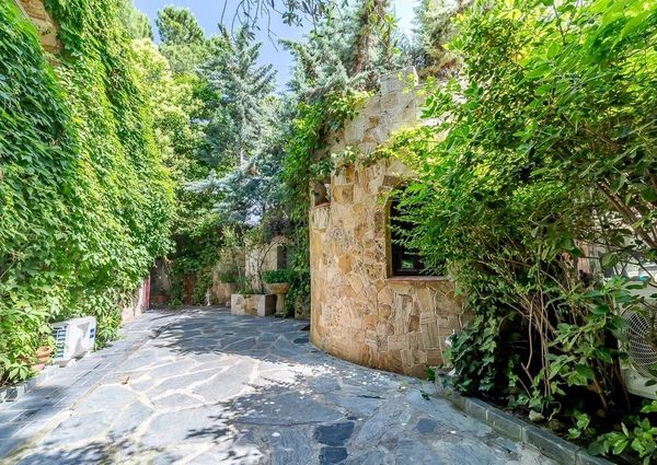 Majadahonda, Community of Madrid 28221