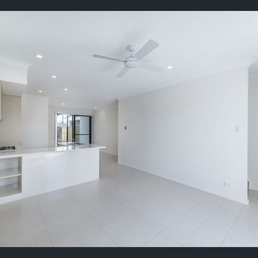 Lifestyle Living in Prestigious Hope Island - Photo 1