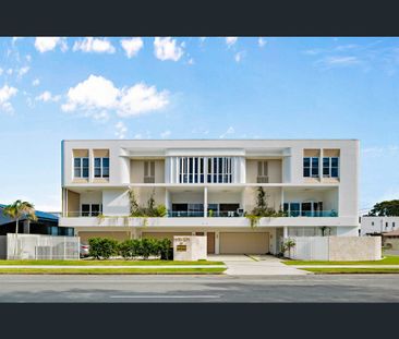 905/139 Scarborough Street, Southport, Qld 4215 - Photo 2