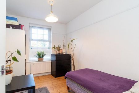 2 bedroom ground floor flat to rent - Photo 2