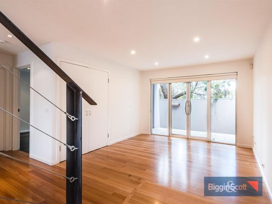 FABULOUS 3 BEDROOM HOUSE SPLIT OVER 4 LEVELS - Photo 1