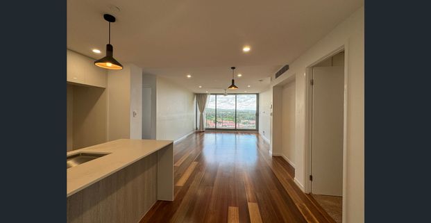 Modern 2-Bed plus 1 Study, 2-Bath Apartment in Prime Robina Location - Photo 1