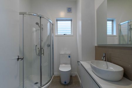 Newly Rennovated Parnell Townhouse with Amenities - Photo 4