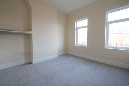 4 bedroom terraced house to rent - Photo 5