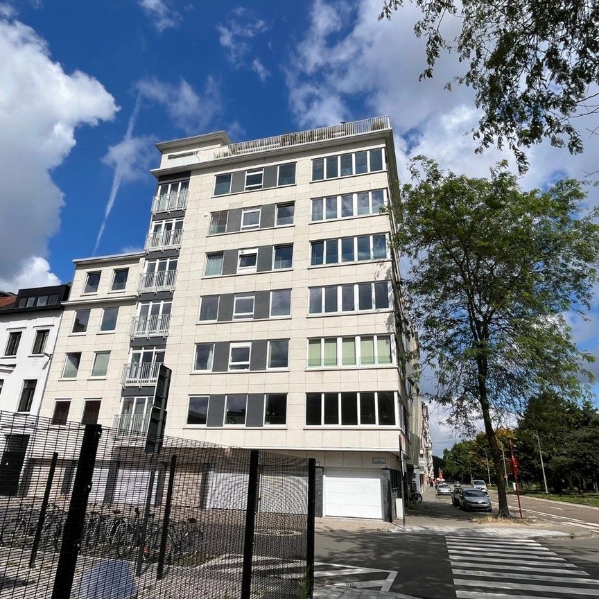 Ruim, lichtrijk appartement met garage én berging (kelder). - Foto 1