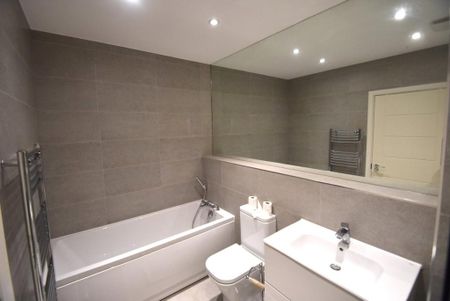 2 bedroom penthouse to rent - Photo 5