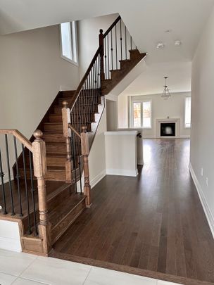 For Lease - 116 Ben Sinclair Avenue, East Gwillimbury, Ontario - Photo 1