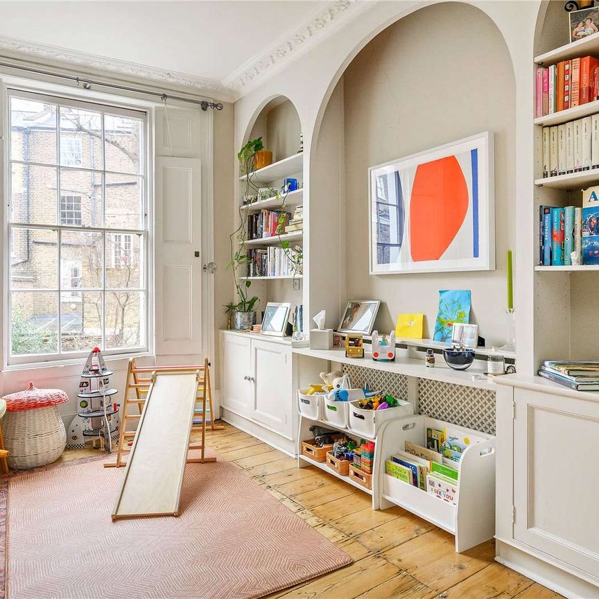 A charming family house situated in the heart of Islington. - Photo 1