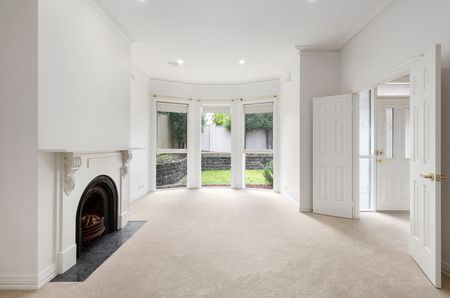 MODERN TOWNHOUSE FIT FOR A FAMILY - Photo 4