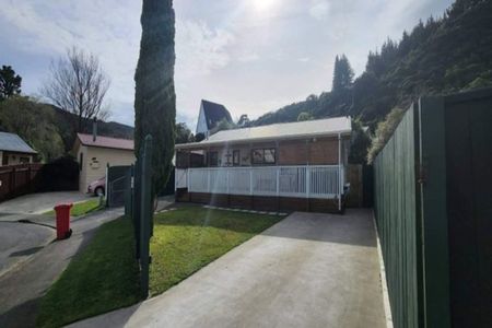 6 Edmund Lomas Grove, Birchville, Upper Hutt - Photo 2