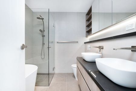 Stylish & Luxurious Tri-Level Townhouse - Photo 3