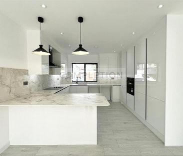 3 bedroom semi-detached house to rent - Photo 6