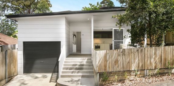 Modern Home in a Quiet, Leafy Setting - Photo 2