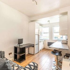 Bloemfontein Way, Shepherd's Bush, W12 - Photo 3