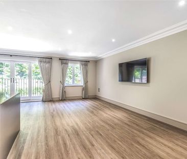 A luxury first floor Apartment set within the grounds of Englemere ... - Photo 1