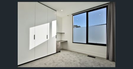 BE IMPRESSED BY STYLE, SPACE & SOPHISTICATION! - Photo 2