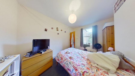 4 bedroom terraced house to rent - Photo 5