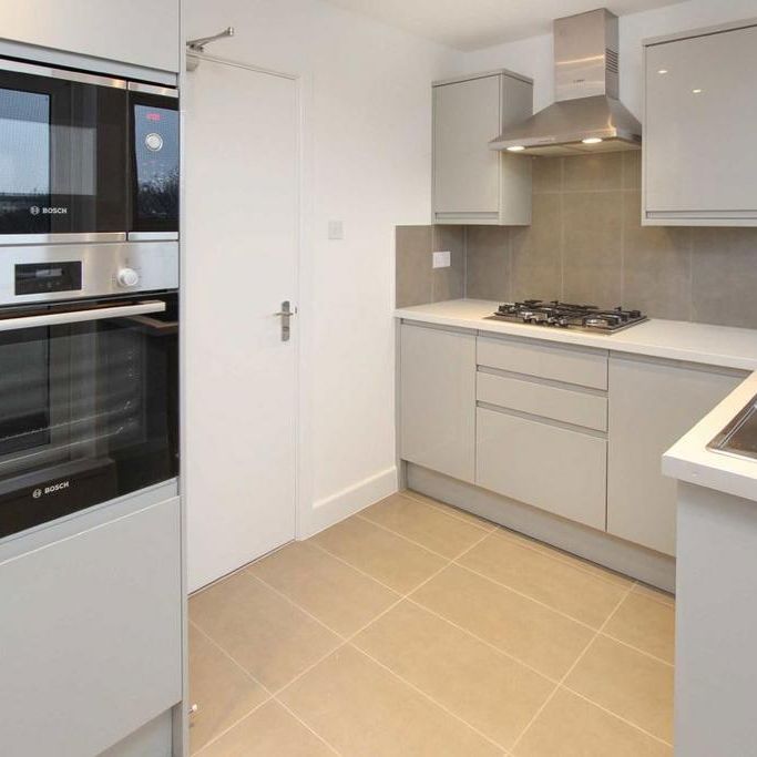4 bedroom flat to rent - Photo 1