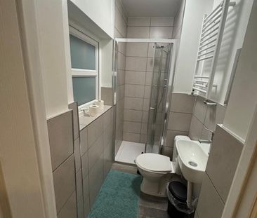 Room in a Shared Flat, Wilson Road, RG30 - Photo 2