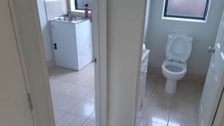 Family Home / Master with Ensuite/ Walk-in WRobe - Photo 3