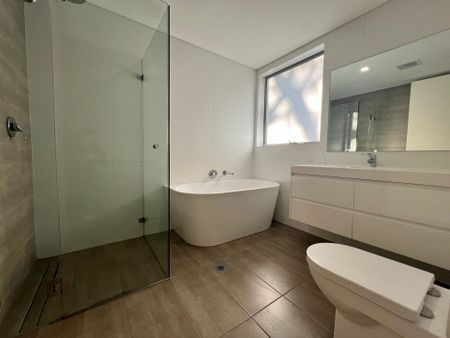 Modern 2 Bedroom Apartment - Photo 4