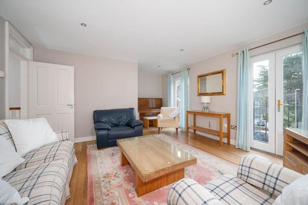 Apartment 3 Lily Court 14a Deramore Park South, Belfast, BT9 5JY - Photo 1