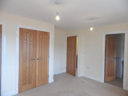 4 bedroom detached house to rent - Photo 3