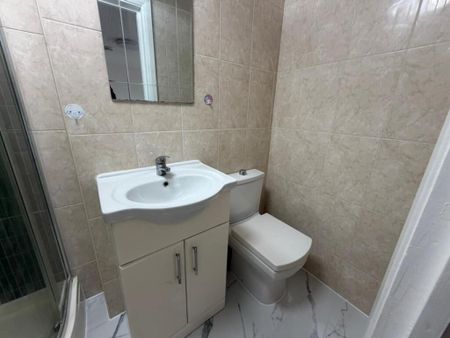 3 Bed Flat, Botwell Court, HA1 - Photo 5