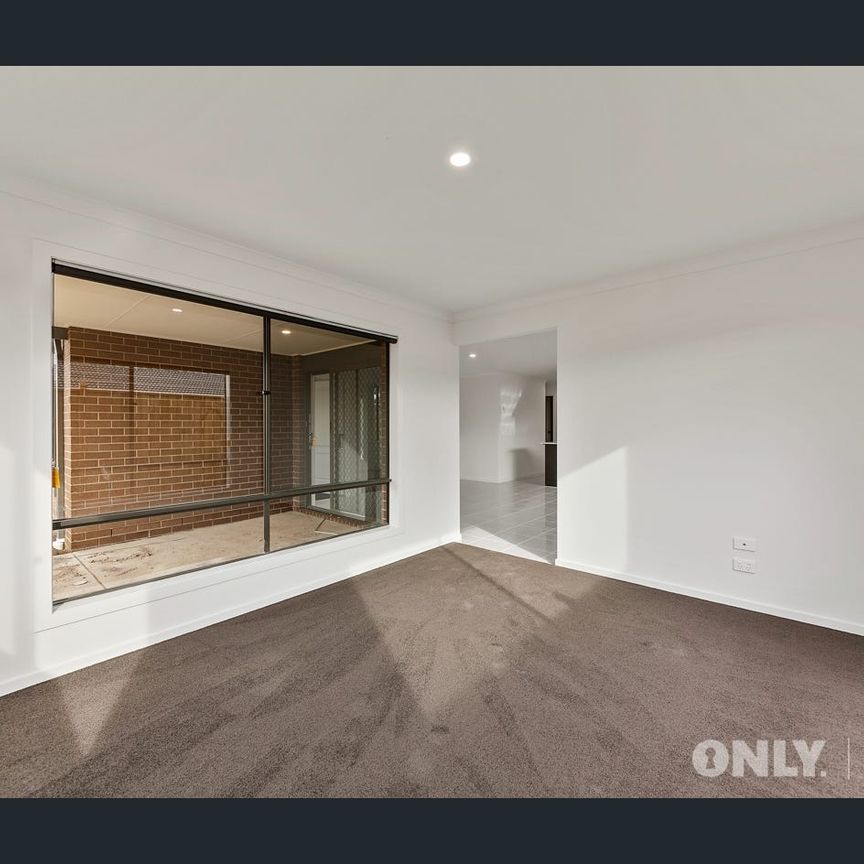 Modern Family Home!! - Photo 1