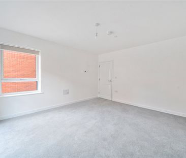 4 bedroom house to rent Waterslade Way, Houghton Regis, Dunstable, ... - Photo 2