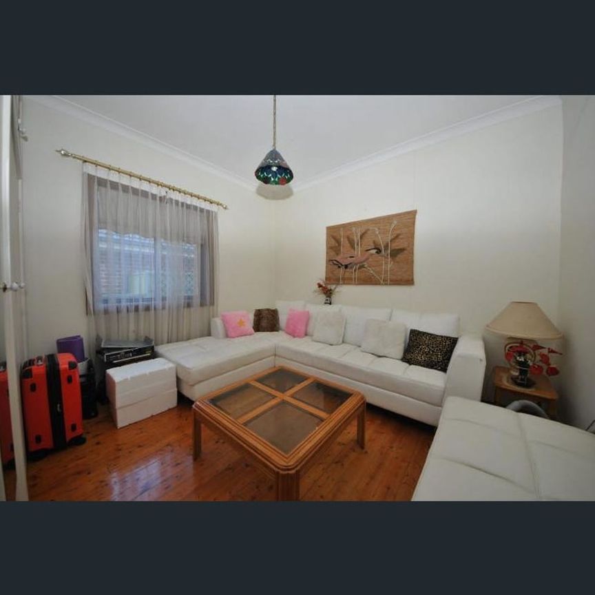 5br House for Lease - Available from 4 December 2025 - Photo 1