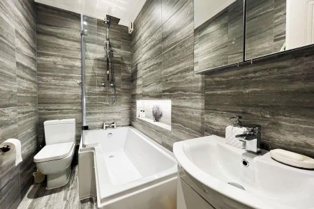 Courthope, Woking, Surrey, GU22 - Photo 5