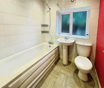 3 bedroom terraced house to rent - Photo 6