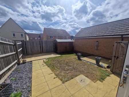 3 bedroom semi-detached house to rent - Photo 4