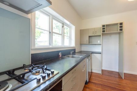 Cutest College Street home - Photo 3