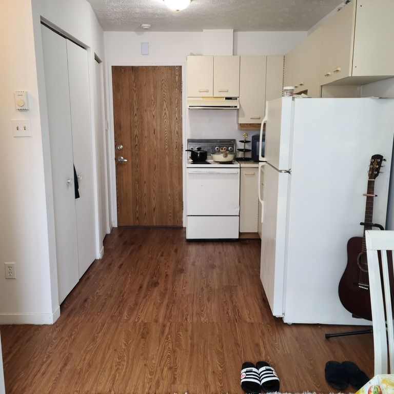 Petit 3 1/2 Situé Au 17 Rue King Est - Photo 1