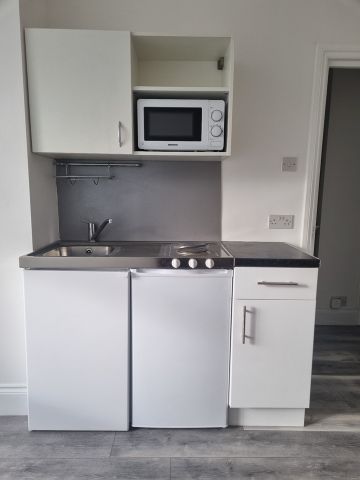 Studio Flat, Sunny Gardens Parade, NW4 - Photo 5