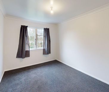 Roslyn - 3 Bedrooms - Photo 3