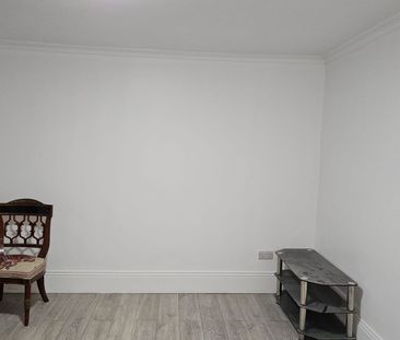 Four bedroom house close to chadwel heath station- £2500 - Photo 3