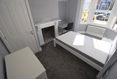 6 Bed Semi-Detached House, Addington Road, RG1 - Photo 4