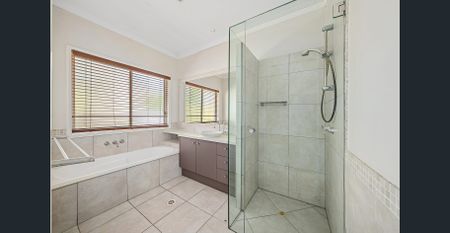 Family Home in the Heart of Maroochy River - Photo 3